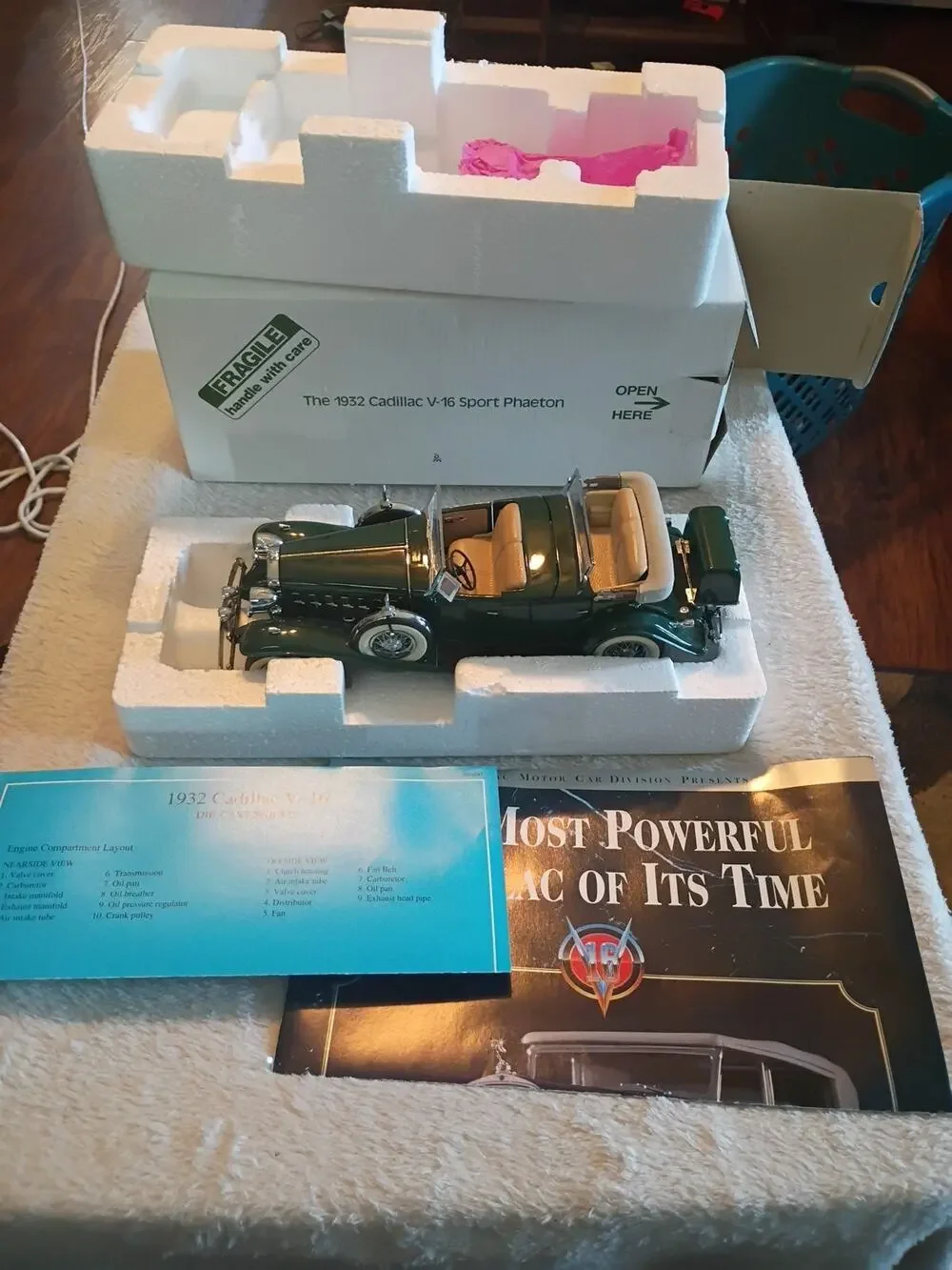 Vintage Danbury Mint 1932 Cadillac V-16 Sport Phaeton Green Die Cast Car/Papers